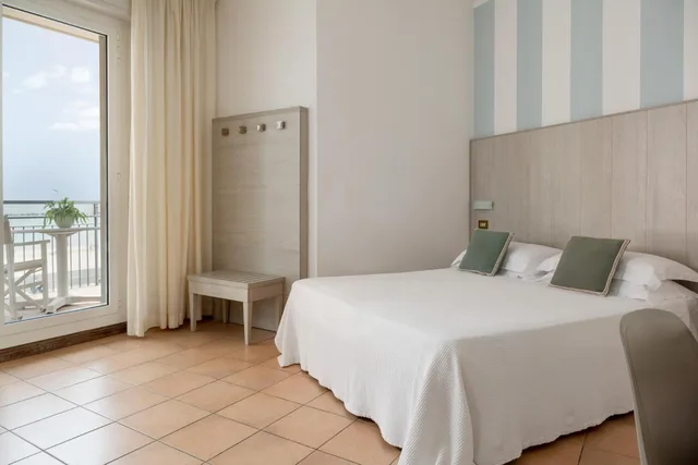 غرفة عائلية بإطلالة على البحر، Roxy & Beach Hotel 1/7