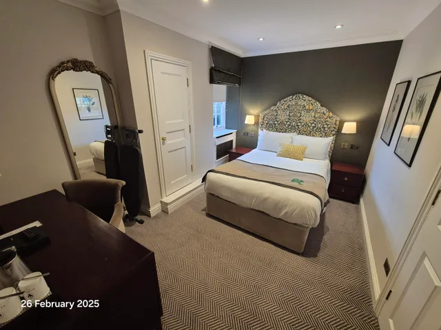 غرفة سوبيريور بسرير كوين، The Elvetham Hotel 5/6