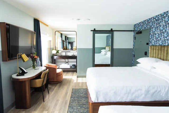 غرفة قياسية بسريرين كوين لذوي الإعاقة، The Darwin Hotel 2/9