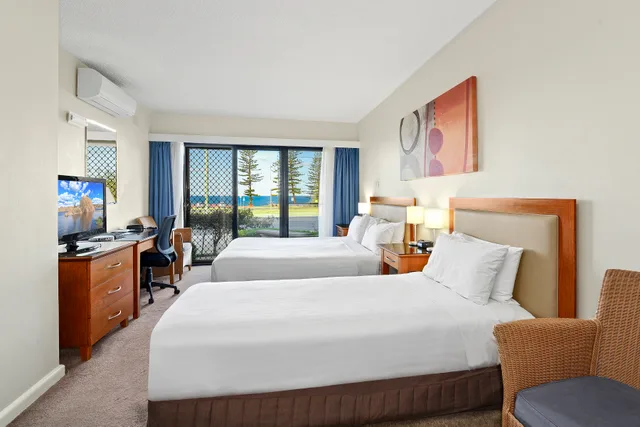 غرفة بسريرين منفصلين بإطلالة على البحر، Ibis Styles Port Macquarie 1/7