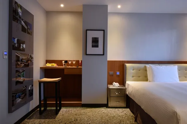 غرفة ديلوكس بسرير كينج، 3 Door Hotel 4/10