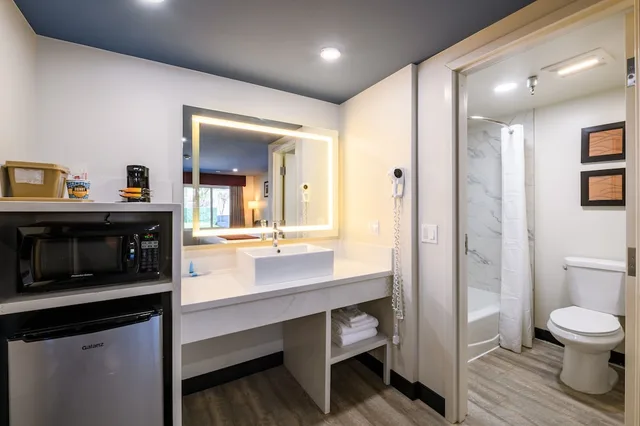 غرفة قياسية بسرير كينج، Hyland Inn near Pasadena Civic Center 6/7