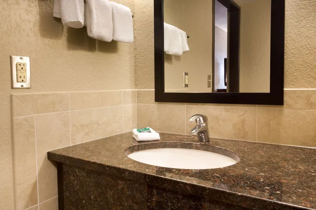 Deluxe, King Bed, High Floor, Drury Inn Suites North Austin 6/6