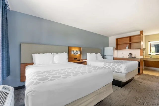 غرفة بسريرين كوين، Suburban Studios Branson On The Strip 3/9