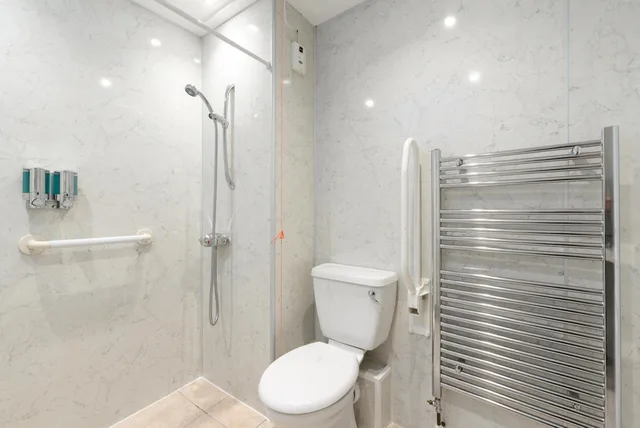 غرفة بسرير مزدوج لذوي الإعاقة، Windermere Manor 4/4