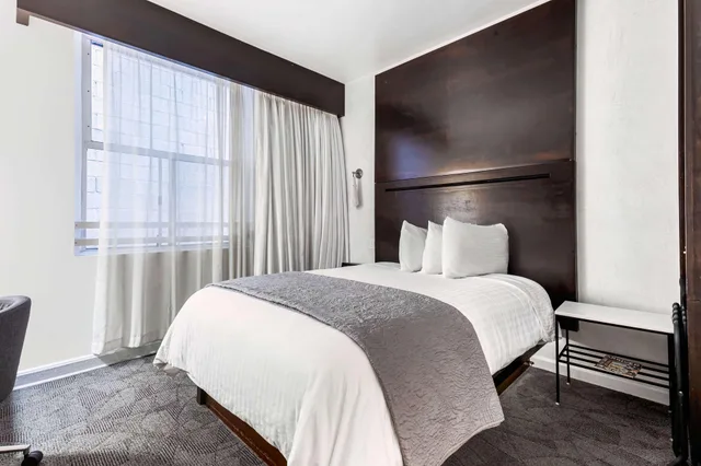 غرفة قياسية بسرير مزدوج، The O Hotel, Trademark Collection by Wyndham 1/1