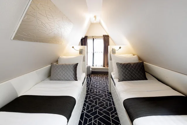 Room, Attic، Hotel CC 1/1