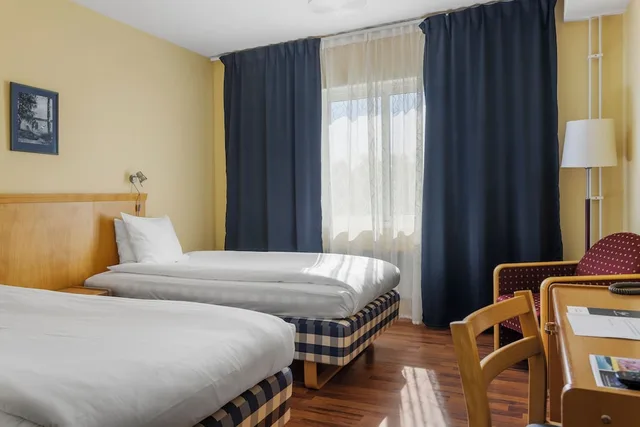 غرفة قياسية بسريرين منفصلين، Hotell Frykenstrand Sure Hotel Collection By Best Western 2/5