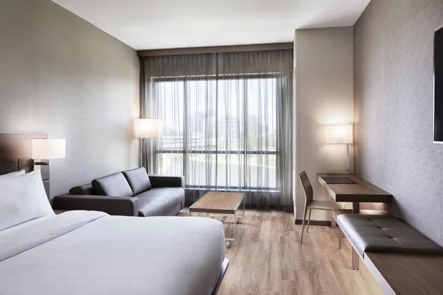 غرفة بسرير كينج مع أريكة، Ac Hotel Huntsville Downtown 3/3