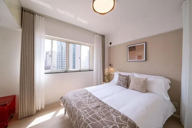Senior, Apartment, 1 Single and 4 Double Beds، Book and Bed-People's Square 5/7