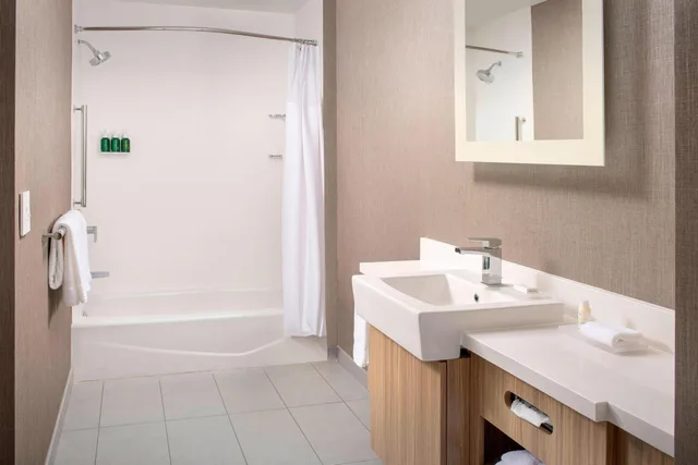 جناح بسرير كينج مع سرير سحّاب إضافي مع أريكة، SpringHill Suites by Marriott Punta Gorda Harborside 3/4