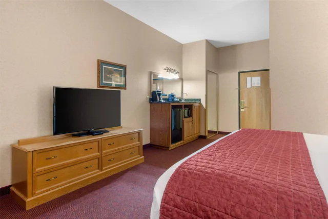 Room, King Bed, Accessible, Norfolk Lodge Suites Ascend Hotel Collection 4/5