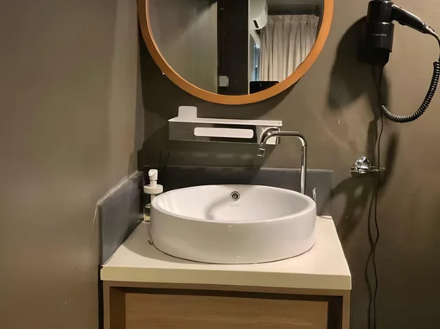 لوفت عائلي بسرير كينج وأسرّة بطابقين، Capsule Hostel Chiangkhan 2/2