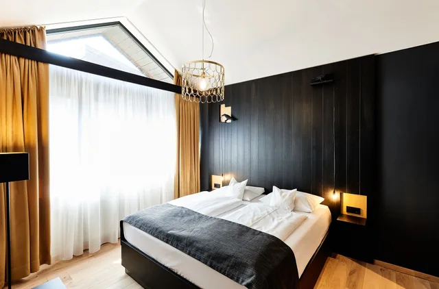 جناح بسرير كينج مع أريكة، Hotel Zugbruecke Grenzau 1/2