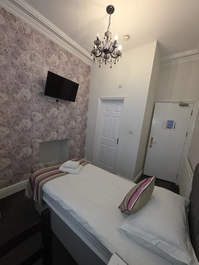 غرفة مفردة بسرير فردي، Harry's Hotel 3/5