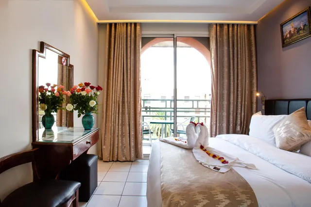 جناح جونيور، Akabar Hotel 3/4