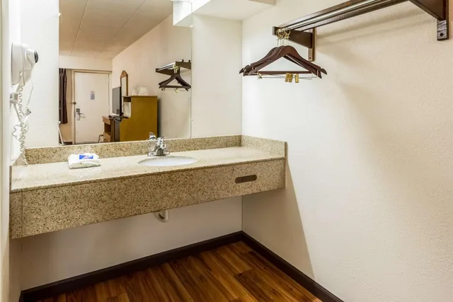 غرفة رباعية للمدخنين، Motel6 Grove City, OH 5/10