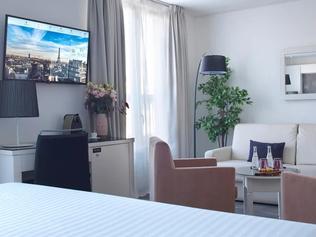 غرفة سوبيريور بسرير كينج، Hotel Paris Opera Managed By Melia 2/5