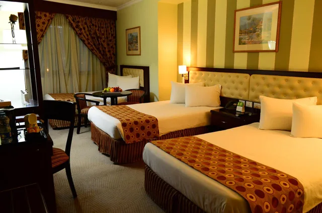 غرفة ثلاثية، LARSA HOTEL 3/9