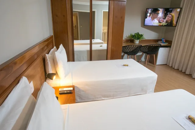 غرفة فاخرة ثلاثية بسرير كينج وسرير فردي، Regency Park Hotel 2/3