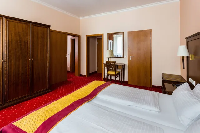 جناح عائلي بسرير كينج بغرفة نوم واحدة مع أريكة، Hotel Romerhof 1/6