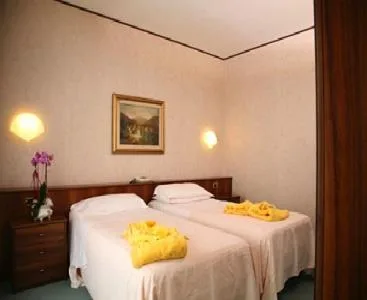 غرفة بسرير مزدوج أو سريرين منفصلين، Hotel Terme Marconi 3/7