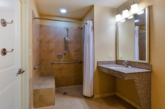 غرفة قياسية بسريرين كوين، Holiday Inn Express Hotel And Suites Alpine Southeast 4/5