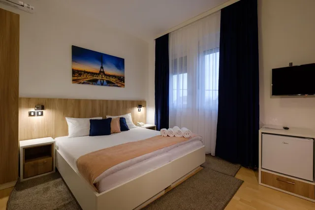 غرفة بسرير مزدوج أو سريرين منفصلين، Airport Garni Hotel Belgrade 9/10