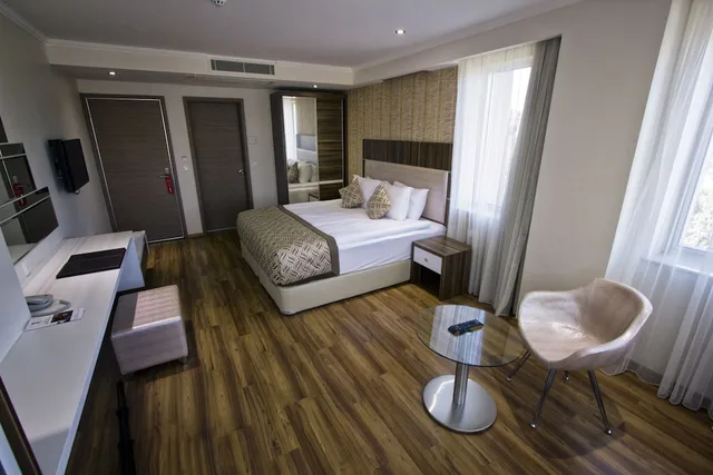 غرفة ركنية بسرير مزدوج، Edis Premier Hotel 2/3