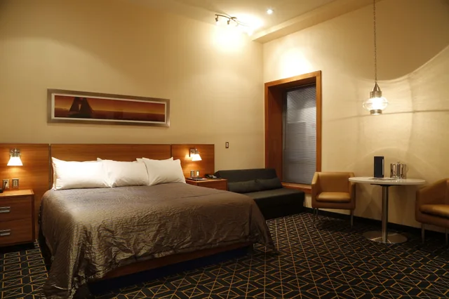 Room, King Bed, Atrium View، Harborside Inn Of Boston 5/9