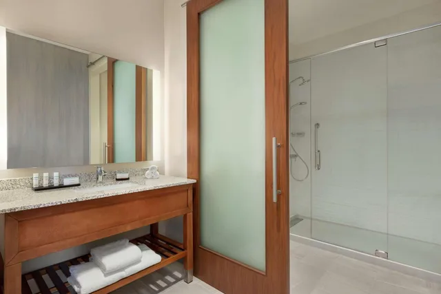 جناح بسريرين كوين بغرفتين مع أريكة، Embassy Suites By Hilton Sarasota Fl 3/4