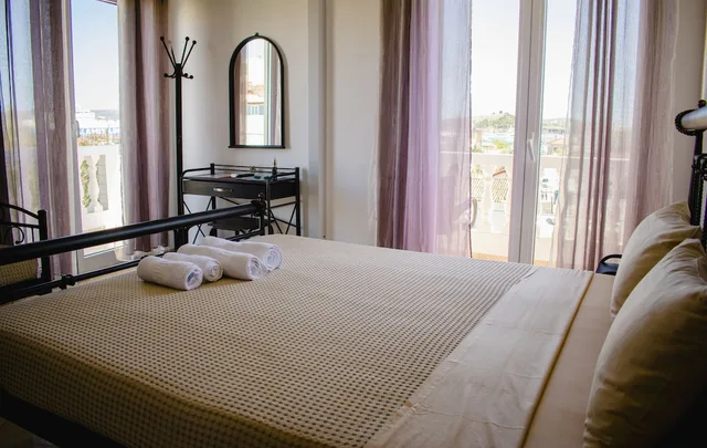 شقة عائلية بسرير مزدوج وسريرين منفصلين بغرفتي نوم، Nikolakakis Rooms Lavrio 4/5