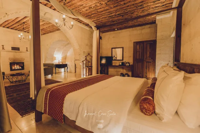 Cave, Imperial, Suite, Hot Tub، Nino Cave Suites 4/6