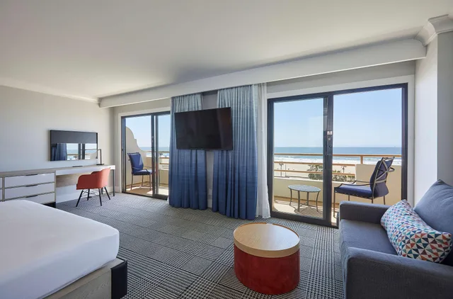1 Bedroom, Governor, Suite, Ocean Front، The Waterfront Beach Resort, a Hilton Hotel 1/1