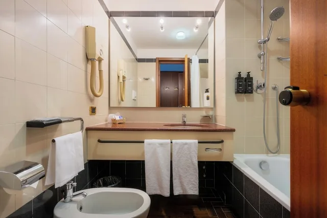 غرفة كلاسيكية بسرير مزدوج، Hotel Crivis 3/5