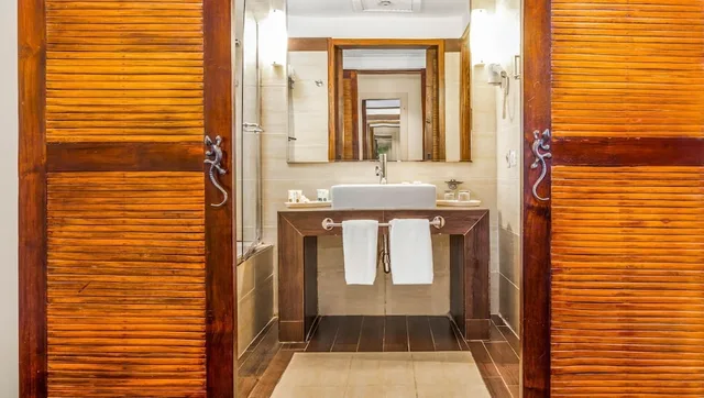 غرفة بسريرين منفصلين وسرير كوين بإطلالة على المسبح، TOP Domina Coral Bay Resort 5/5