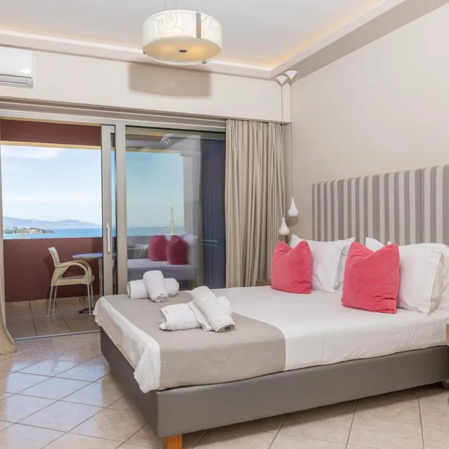 غرفة سوبيريور بسرير مزدوج بإطلالة على البحر، Balcony Hotel 1/5