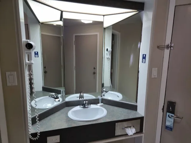غرفة بسريرين مزدوجين، Travelodge by Wyndham Trois-Rivieres 6/7