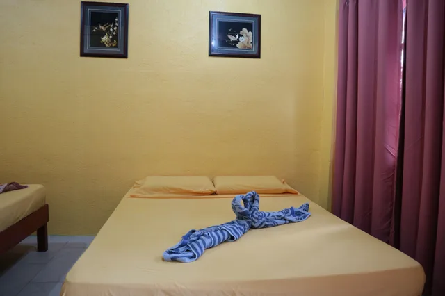 Family, 1 Single and 2 Double Beds، El Nido Corner Pension And Restaurant 3/10