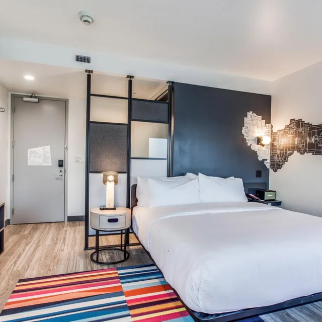 Aloft, Guest Room, King Bed, Aloft Dallas Arlington Entertainment District 3/5