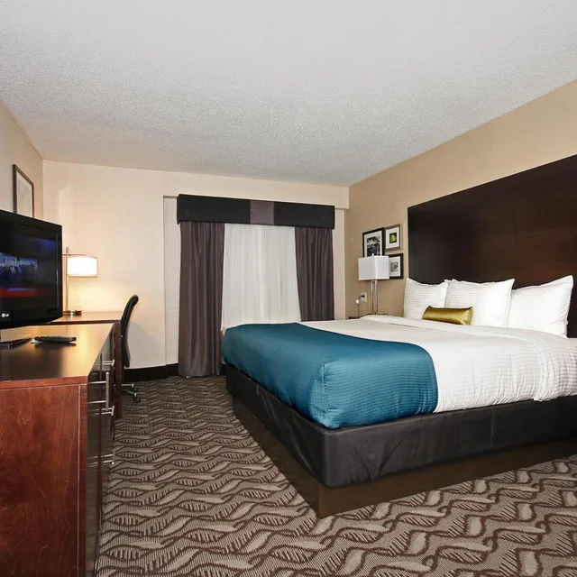 غرفة بسرير كينج، La Quinta Inn & Suites by Wyndham Springfield MA 2/6