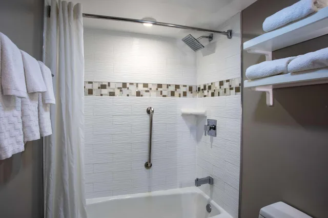 غرفة بسرير كينج لذوي الإعاقة، Best Western Historical Inn 6/7
