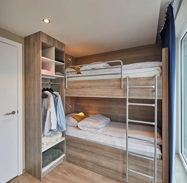 Unique, Penthouse, 2 Bunk Beds, 3 Double Beds, Panoramic Sea View، Holiday Suites Blankenberge 7/10