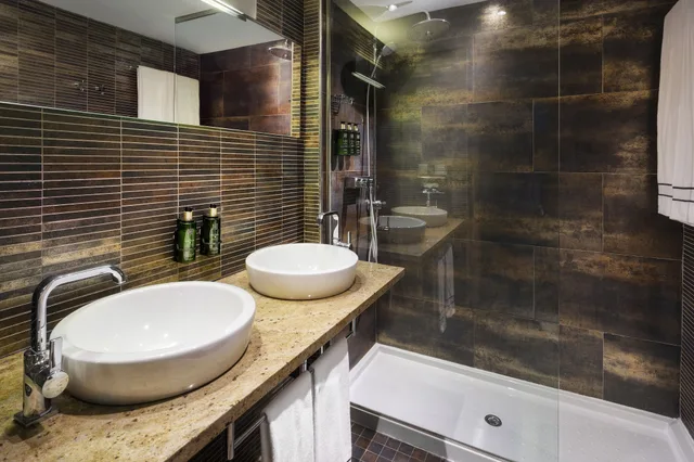 The Level, Junior Suite, Twin Beds, Jetted Tub، Melia Sevilla Hotel 5/7