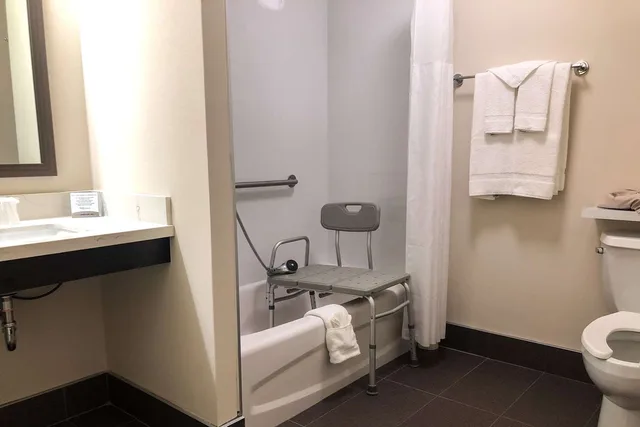 غرفة بسريرين كوين لذوي الإعاقة، Sleep Inn & Suites Quebec City East 2/2