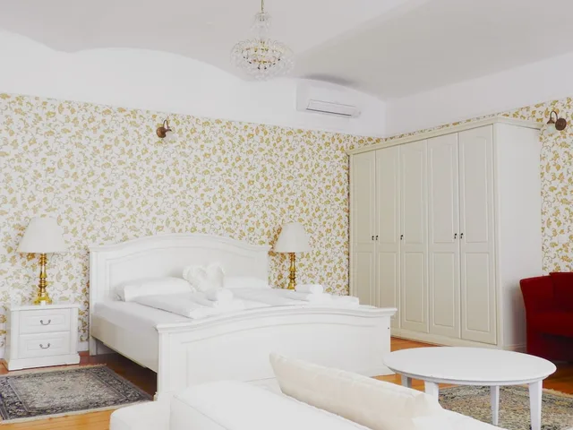 Superior, Suite, King and Twin Beds, Allegro 1/5
