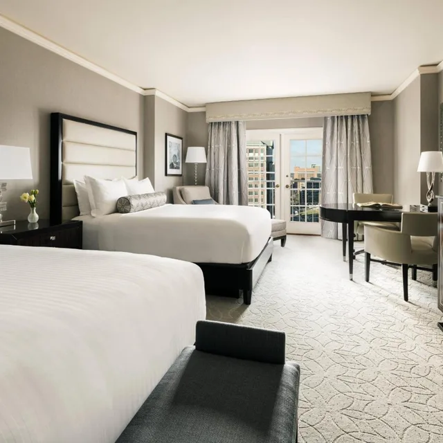 غرفة بسرير كينج وسرير كوين، The Ritz-Carlton, St. Louis 1/5