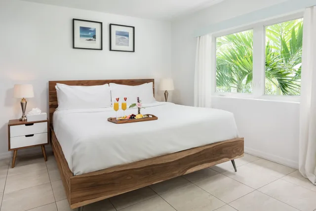 2 Bedrooms, Pool, Suite، The Oasis At Grace Bay 1/3