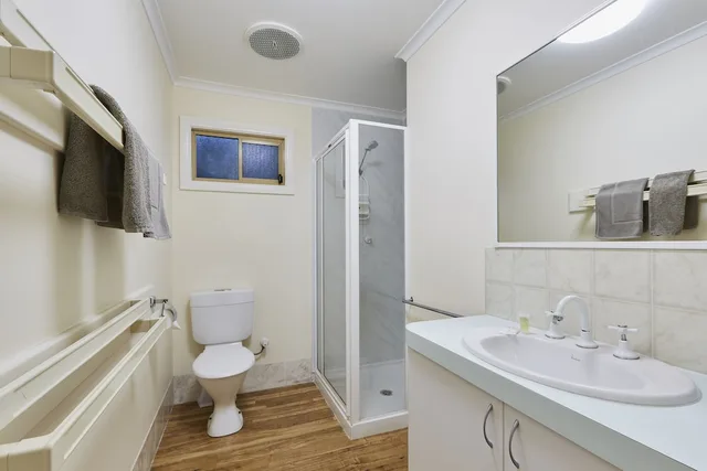 كابينة سوبيريور بسرير بطابقين وسرير كوين بغرفتي نوم مع سرير سحّاب إضافي، Big4 Beachlands Holiday Park 3/4