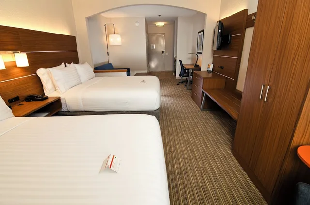 Feature, Suite, 2 Queen Beds, Holiday Inn Express Hotel And Suites Port Clinton Catawba Island 5/8